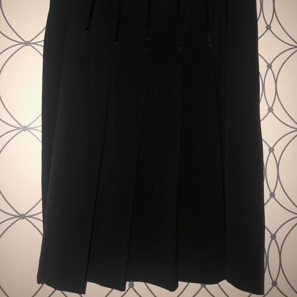 Deane & White beautiful black pleated skirt. Never worn, new condition - Picture 4 of 10